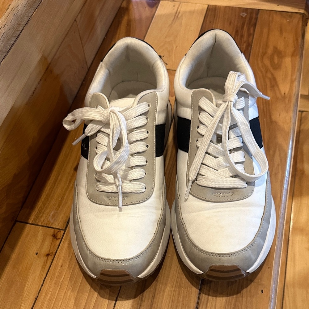 Stylish White and Black Women’s Sneakers size 8 1/2